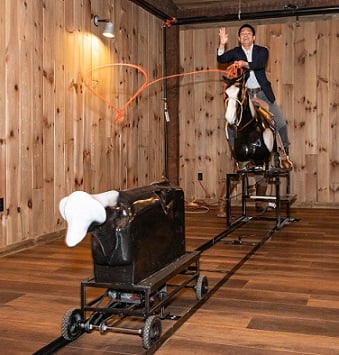 Rollo Roper in Action w Guest_Website Resized Faro Dealer